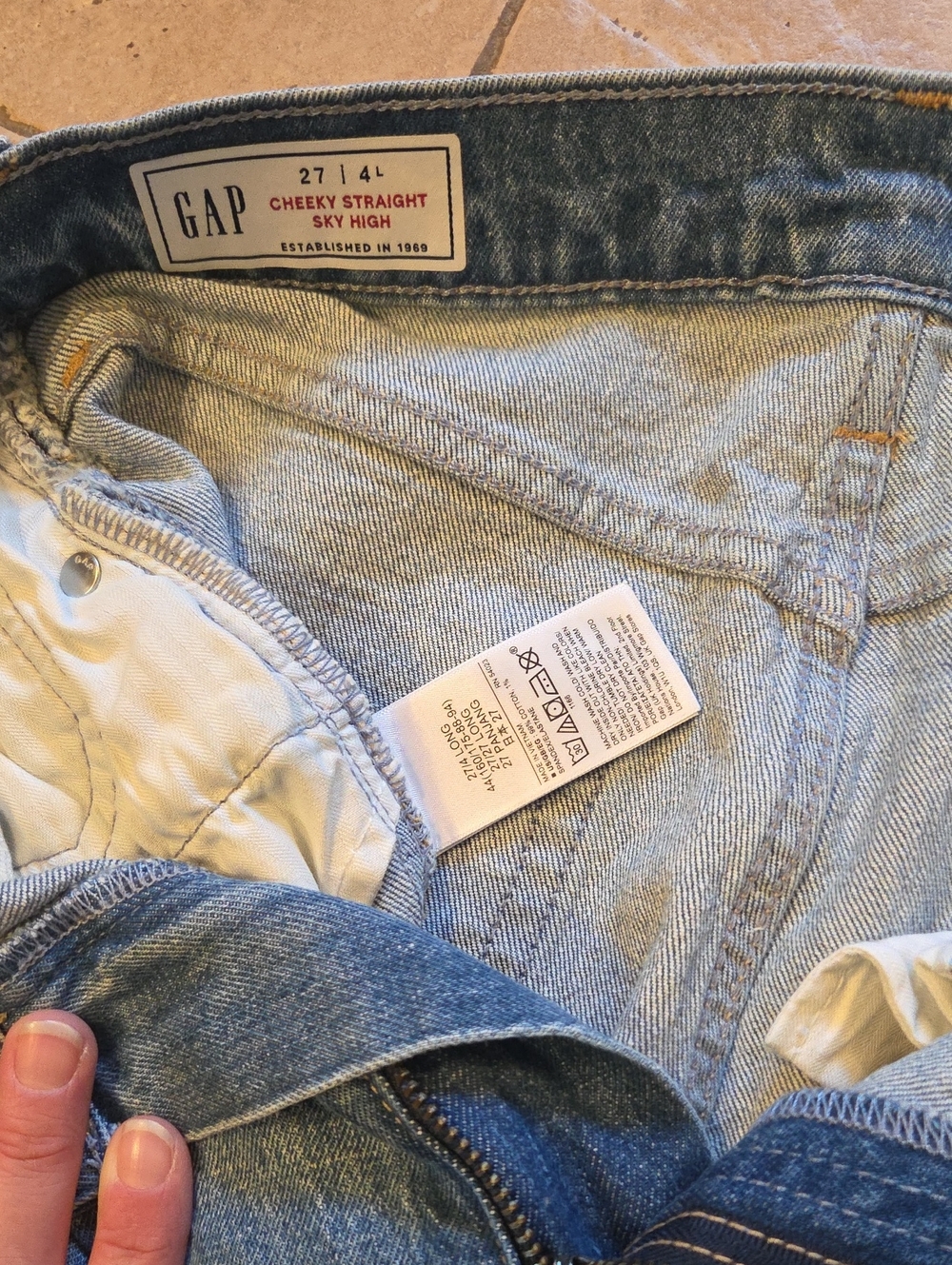 Great Condition Gap Sky High Cheeky Straight Jeans - Picture 5 of 6